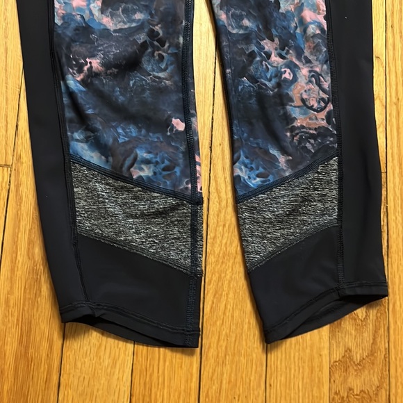 Lululemon size M leggings - Picture 3 of 4